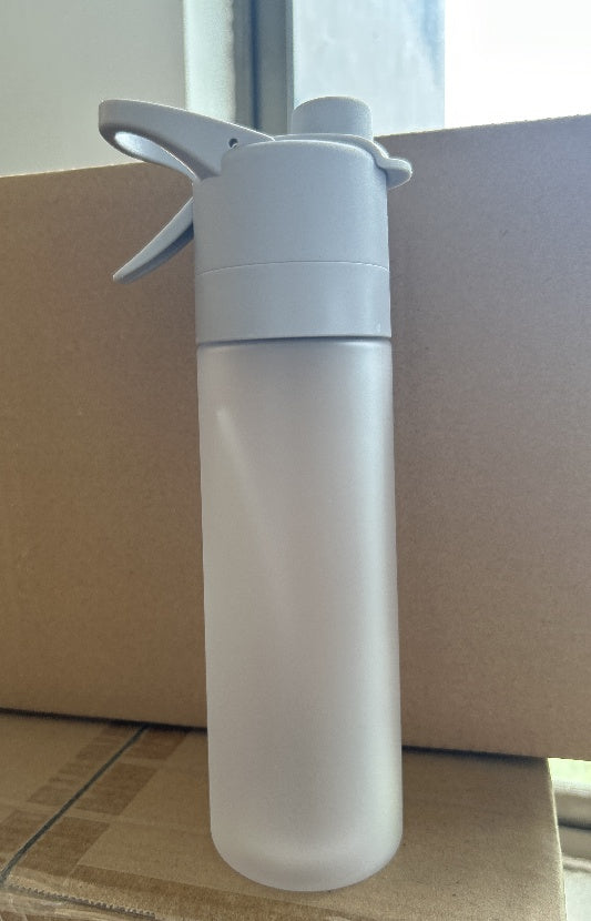 Stay refreshed on the go with this Large Capacity Spray Water Bottle. Lightweight, portable, and perfect for sports, fitness, travel, or outdoor activities.