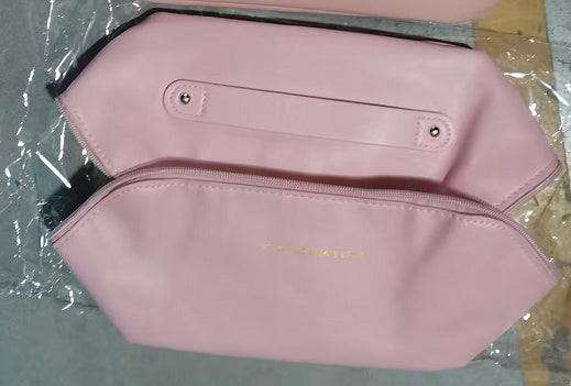 Keep all your beauty essentials organized with this Large Capacity Travel Cosmetic Bag. Multifunctional, spacious, and stylish—perfect for women on the go.