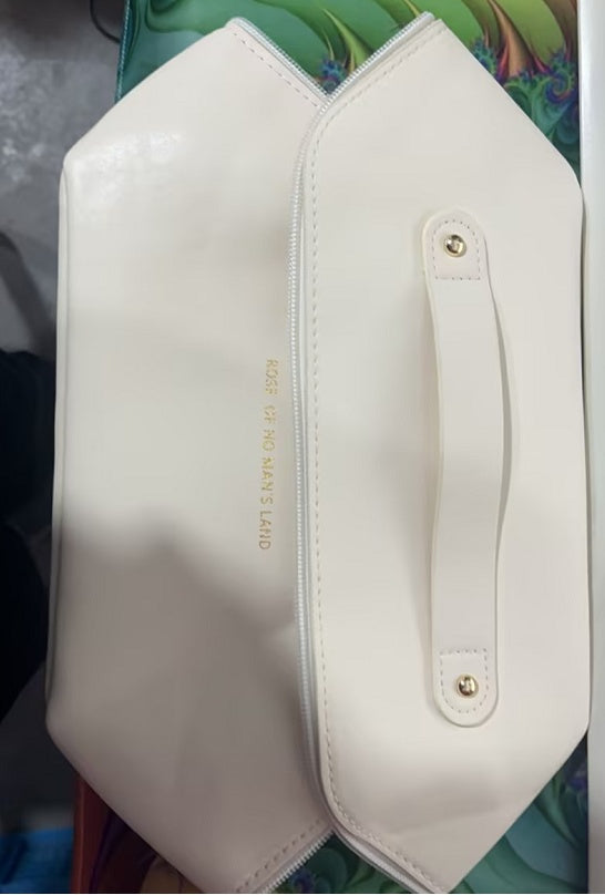 Keep all your beauty essentials organized with this Large Capacity Travel Cosmetic Bag. Multifunctional, spacious, and stylish—perfect for women on the go.