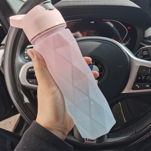 Stay refreshed on the go with this Large Capacity Spray Water Bottle. Lightweight, portable, and perfect for sports, fitness, travel, or outdoor activities.
