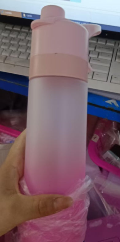 Stay refreshed on the go with this Large Capacity Spray Water Bottle. Lightweight, portable, and perfect for sports, fitness, travel, or outdoor activities.